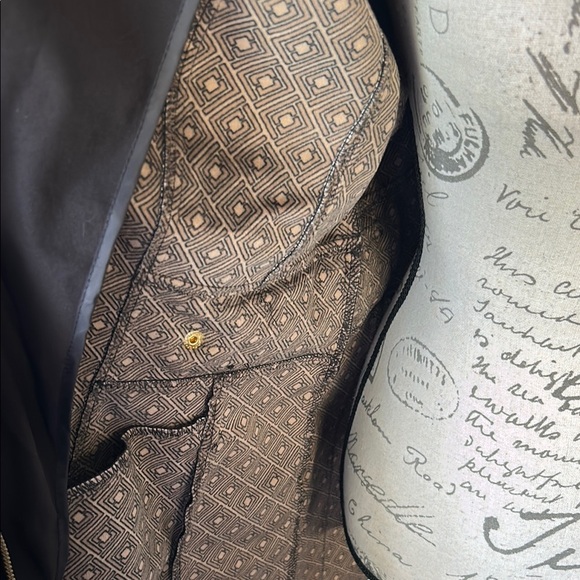 Liz Claiborne Women's Water Resistant Midweight Softshell Black Hooded Jacket - Picture 8 of 11